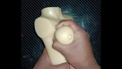 Dolly recibe en todas las posiciones! Aprieto sus tetas y disfruta de puro sexo anal.