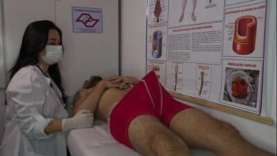 Enfermeira fica excitada com ereção do paciente