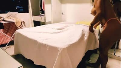 Footjob e muito anal com minha madrasta safada até gozar dentro.