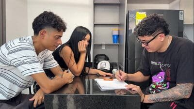 Me aprovecho de mujer sin trabajo y busco la excusa de obligarla a tener sexo duro a cambio de la oferta laboral.