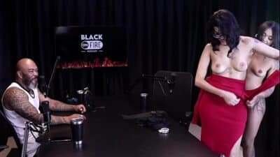 Morena gostosa fica de 4 em cima da mesa para mostrar sua bunda depois de falar que transou perto da mãe, e em quem senta… – Jordanna Gomes (Japa Joh) (WATCH ON: SHEER/RED)