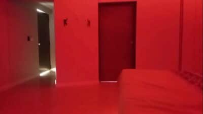 preparada para un delicioso show de striptease, protagonizado por la candente Michel