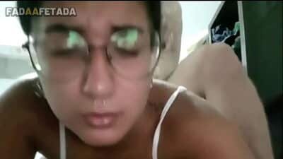 Safada de shortinho curto leva gozada dentro e é fodida no pelo